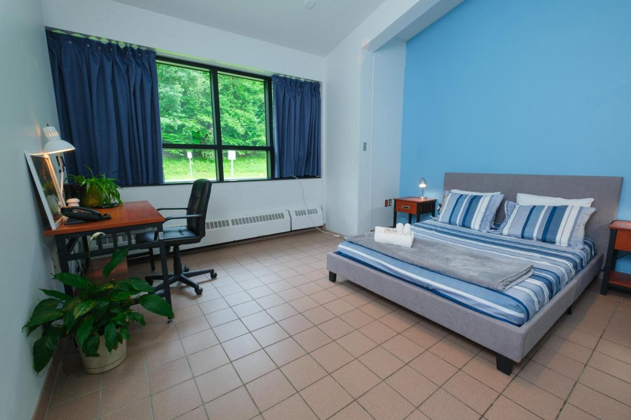 Au Campus Hotel Sherbrooke Eksteriør billede