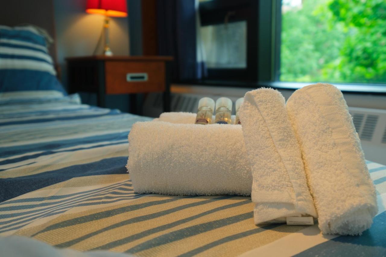 Au Campus Hotel Sherbrooke Eksteriør billede